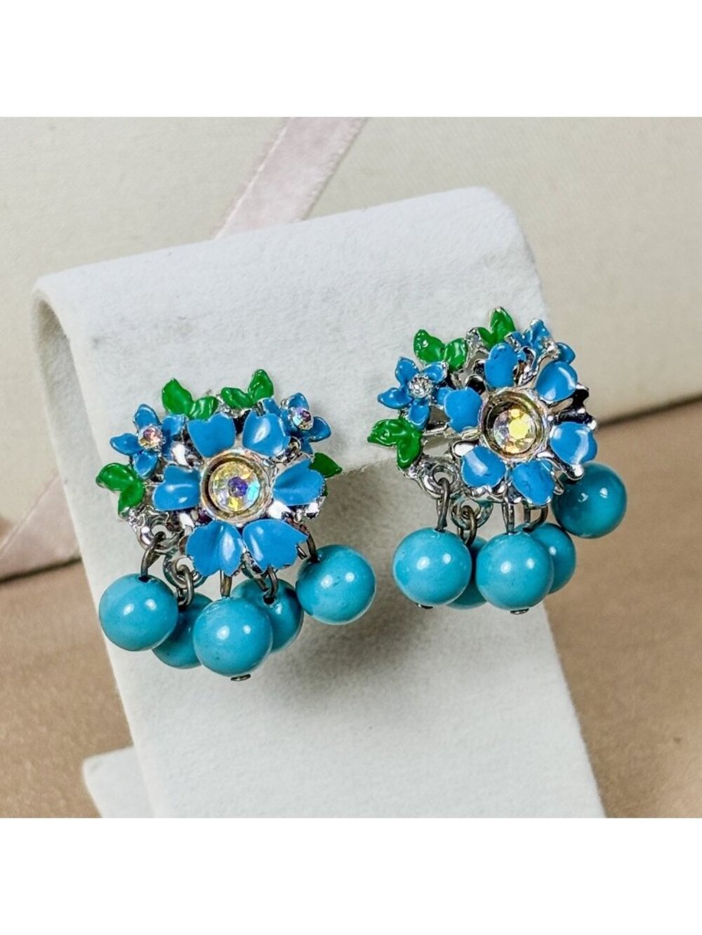 70s VTG Hippie Turquoise Green Enamel Floral Aurora Borealis Clip-On C102